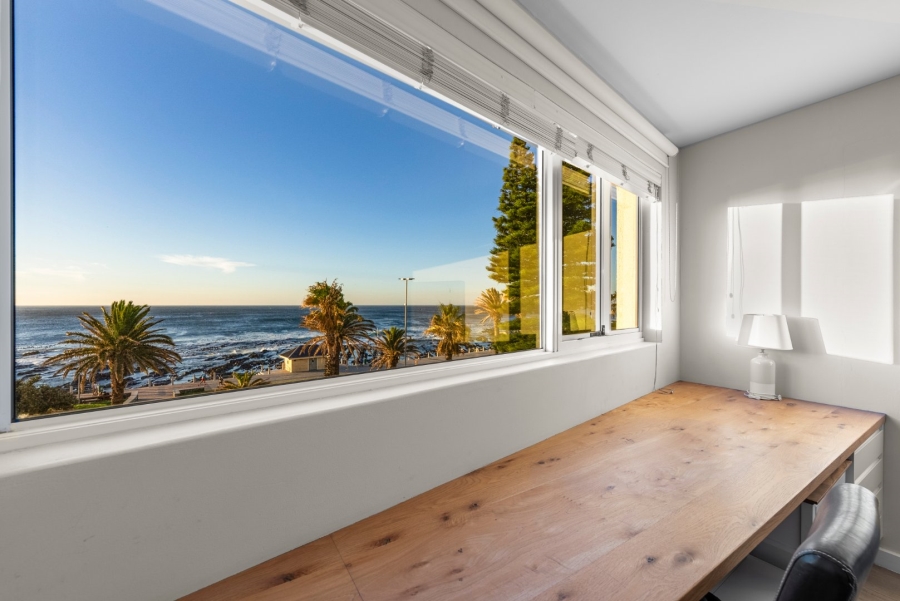 To Let 4 Bedroom Property for Rent in Sea Point Western Cape